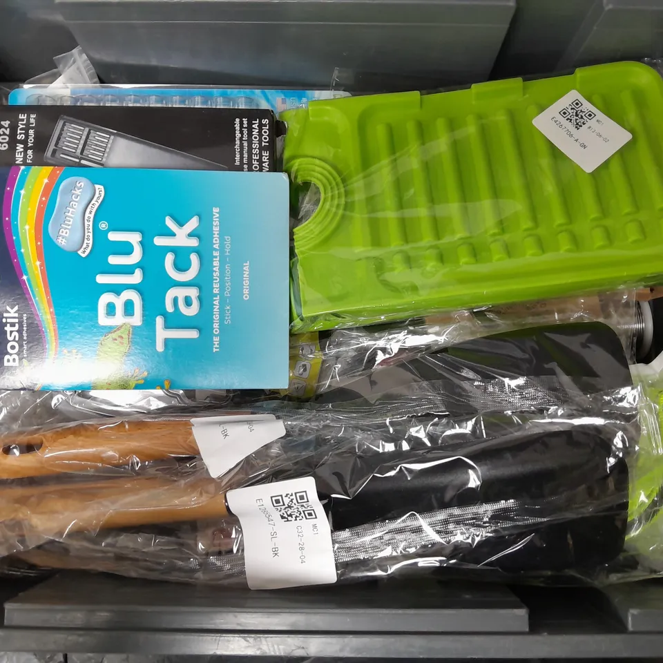 APPROXIMATELY 14 ASSORTED HOUSEHOLD ITEMS TO INCLUDE MASTER LOCK, BLU TACK, TOOL SET, ETC