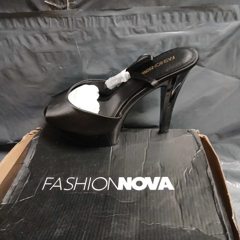 FASHION NOVA MEGHAN BLACK HEELED SANDALS – SIZE 8