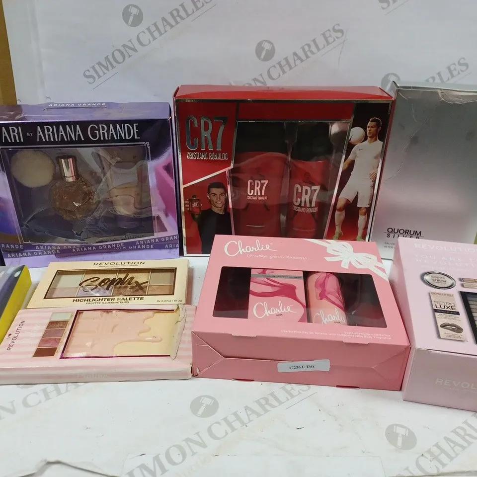 BOX OF APPROX 10 ASSORTED BEAUTY PRODUCTS TO INCLUDE ARIANCE GRANDE SET, CHARLIE PINK SET, REVOLUTION MAKE-UP SET, ETC 