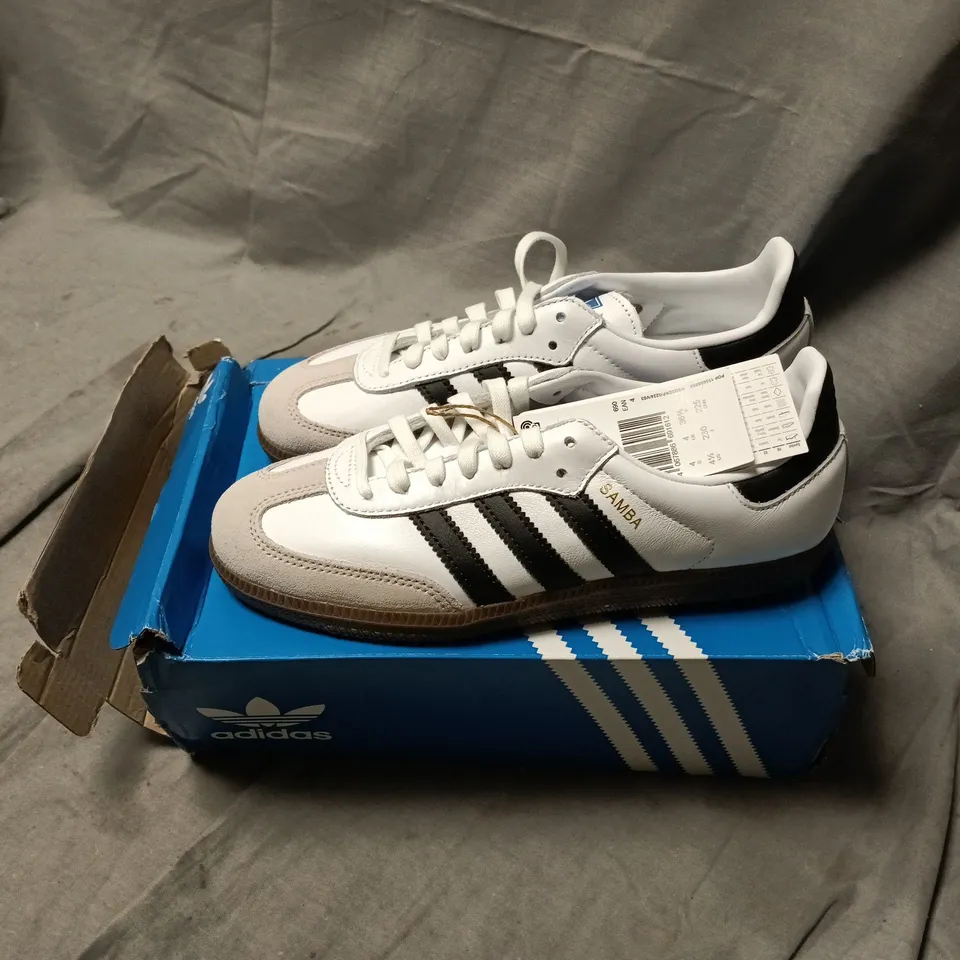 ADIDAS SAMBA OG J SNEAKERS – WHITE/BLACK, GUM SOLE, UK 4 (US 4.5) – BOXED