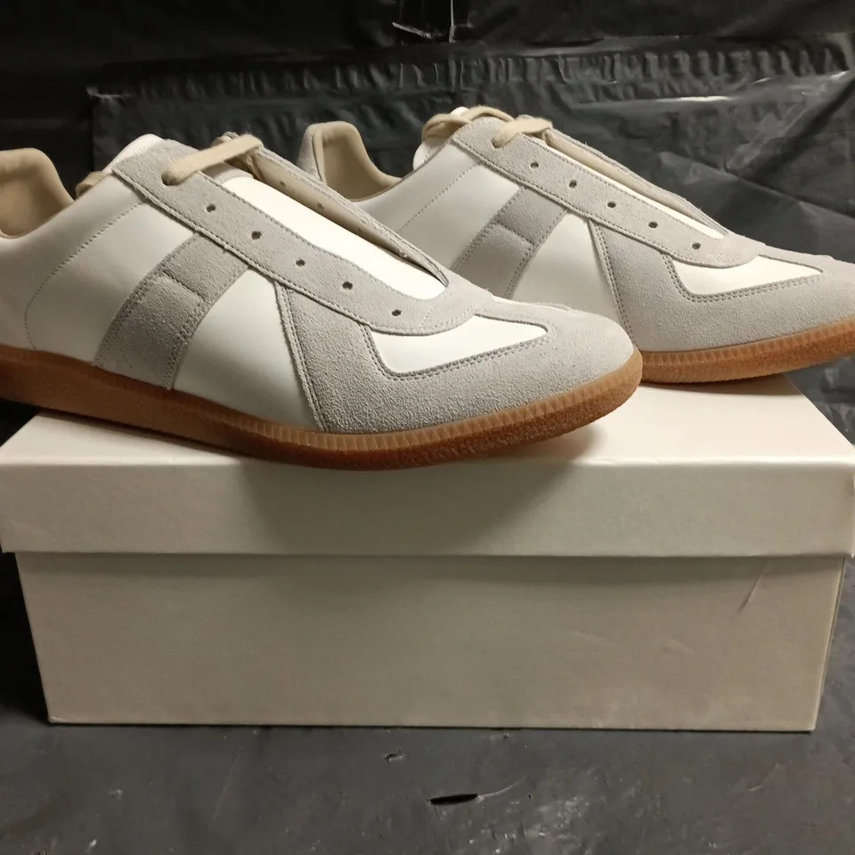 BOXED PAIR OF MAISON MARGIELA SHOES IN WHITE/GREY SIZE EU 47