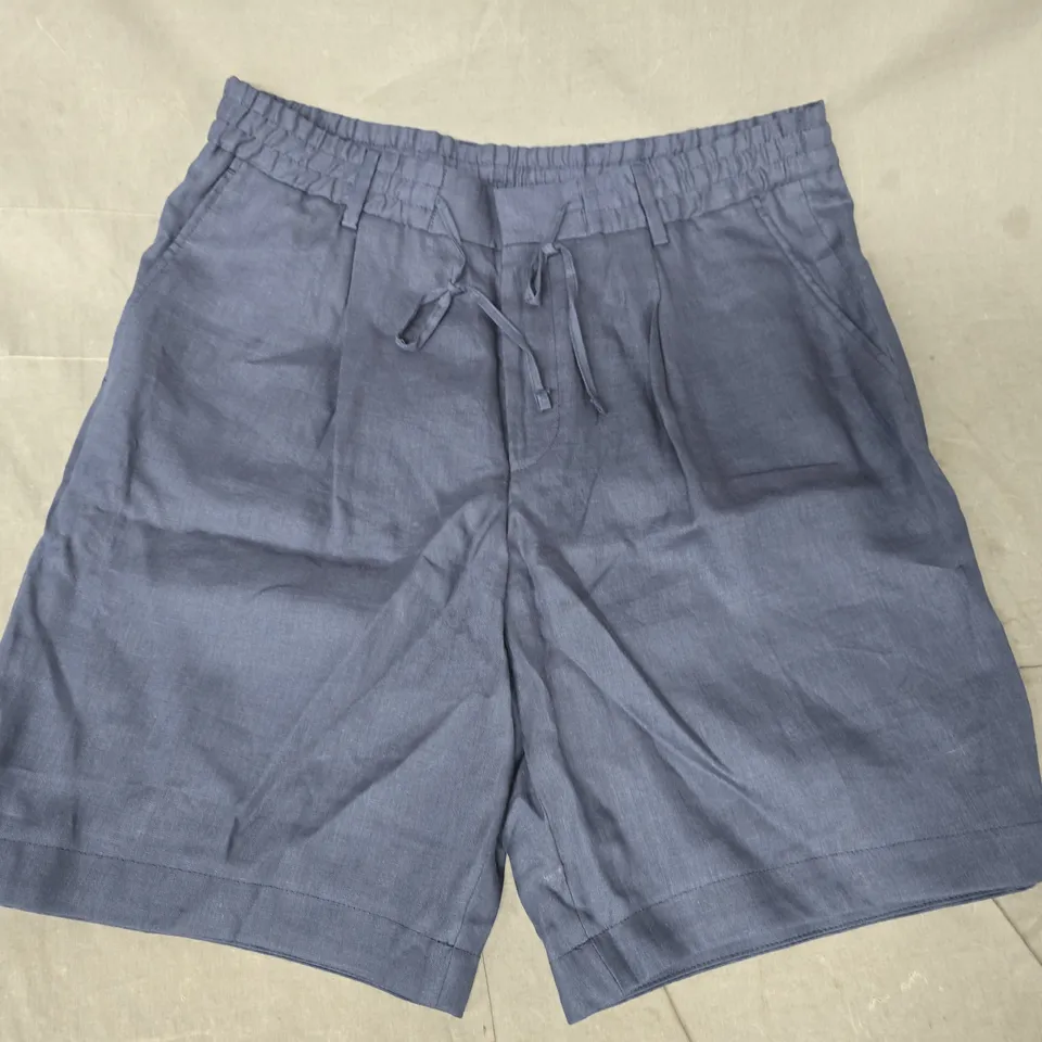 HUGO BOSS SHORTS IN NAVY SIZE UK 50