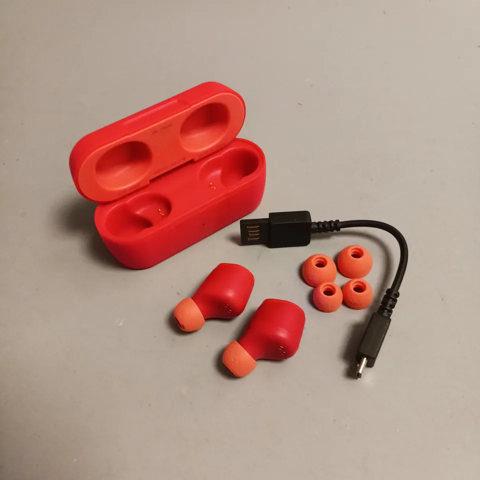 SKULLCANDY WIRELESS EARBUDS IN RED
