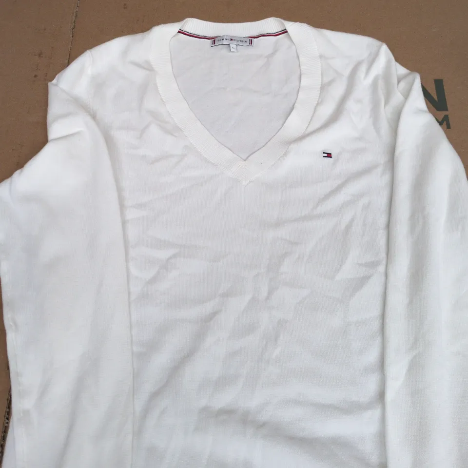 TOMMY HILFIGER JUMPER WHITE SIZE MEDIUM