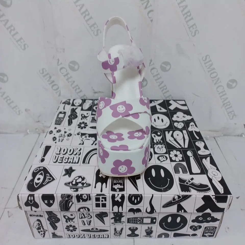 KOI FOOTWEAR LADIES WHITE WITH PURPLE FLOWERS CHUNKY HIGH HEELED SHOES SIZE 6