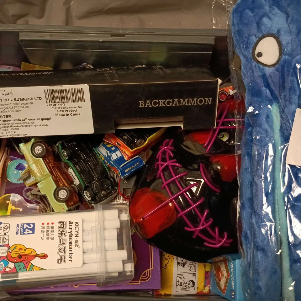 APPROXIMATELY 15 ASSORTED TOYS & GAMES PRODUCTS TO INCLUDE ACRYLIC MARKER, BALL ROLLING-CUBE, MAGIC POTION SET, ETC