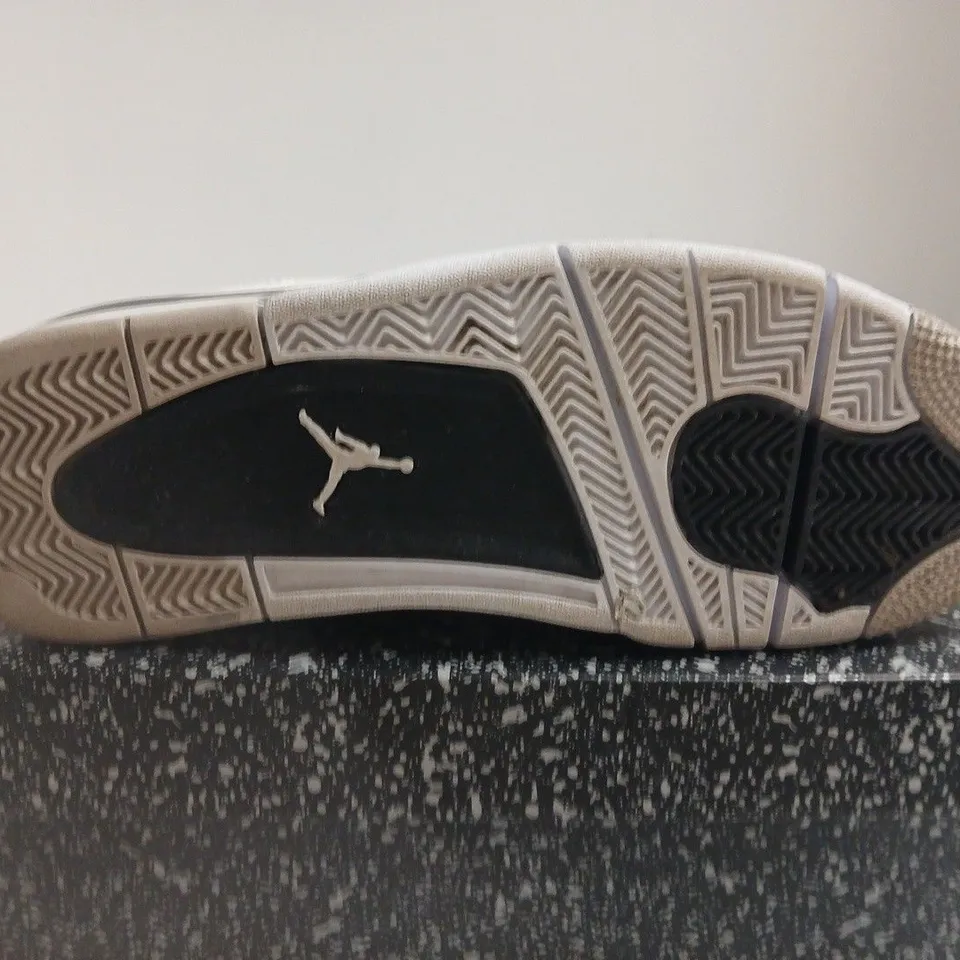 BOXED PAIR OF AIR JORDAN 4 RETRO SNEAKERS – UK 8.5