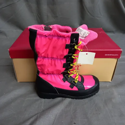 BOX OF 8 PAIRS OF GIRLS BOOTS IN BLACK/PINK/GREEN SIZE 13