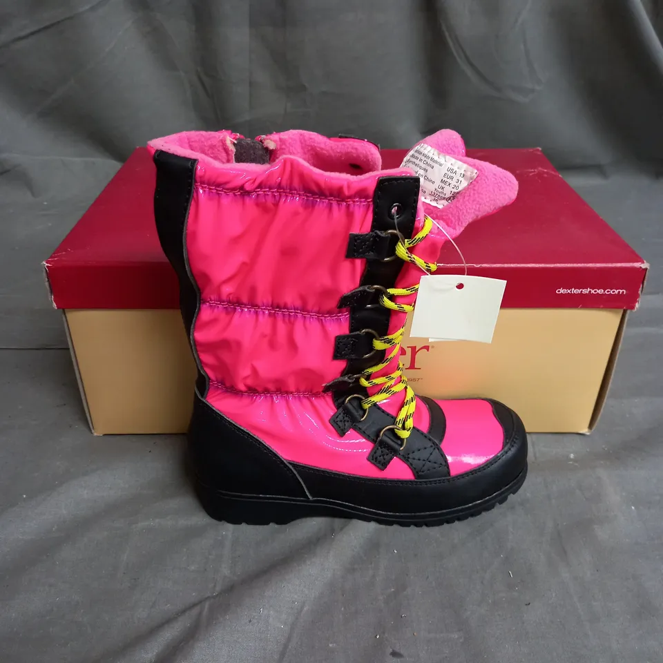 BOX OF 8 PAIRS OF GIRLS BOOTS IN BLACK/PINK/GREEN SIZE 13