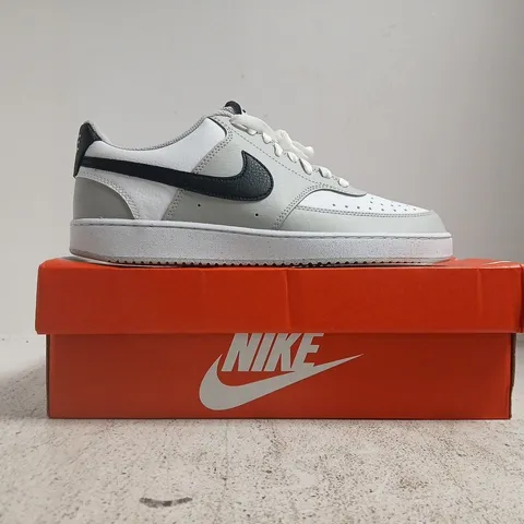 BOXED PAIR OF NIKE COURT VISION TRAINERS IN WHITE/GREY/BLACK SIZE UK 8.5