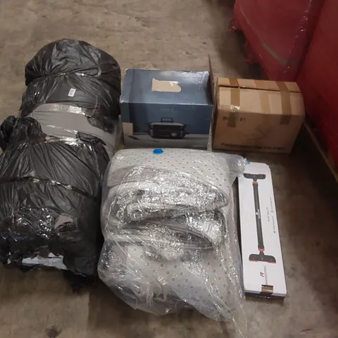 PALLET OF ASSORTED ITEMS INCLUDING: CUISINART COOK IN 5-IN-1 MULTI COOKER, ELECTRIC FRYER, MATTRESS TOPPER, LARGE RUG, PULL-UP BAR ECT