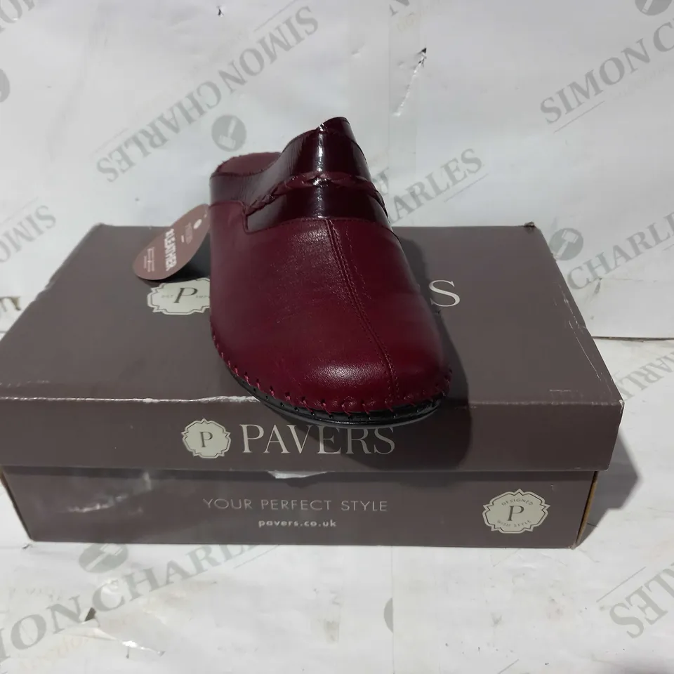BOXED PAIR OF PAVERS LEATHER SLIPPERS IN BURGUNDY UK SIZE 7