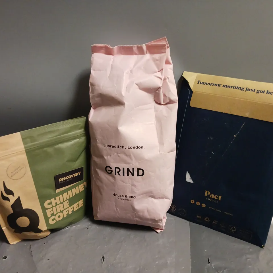 APPROXIMATELY 12 ASSORTED COFFEE & TEA PRODUCTS TO INCLUDE PACT COFFEE SACHET, GRIND HOUSE BLEND, CHIMNEY FIRE COFFEE, ETC
