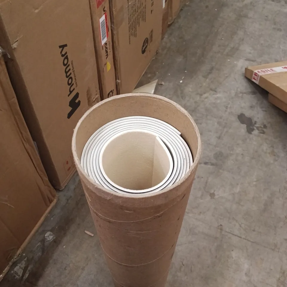 BOXED BRAYDEN STUDIO VINYL MACHINE PRINTED AREA RUG - 2'2" X 5'11" - CREAM (1 BOX)