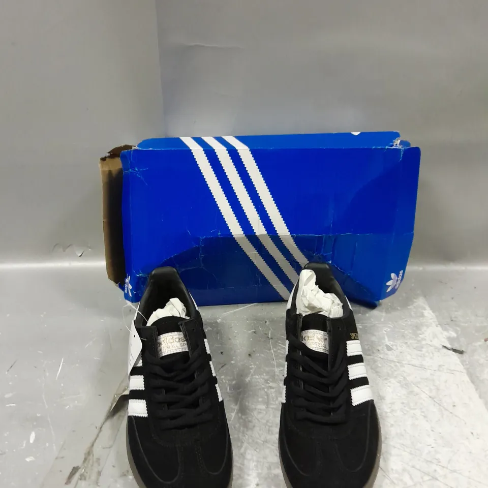 BOXED PAIR OF ADIDAS GAZELLE INDOOR BLACK / WHITE UK 5