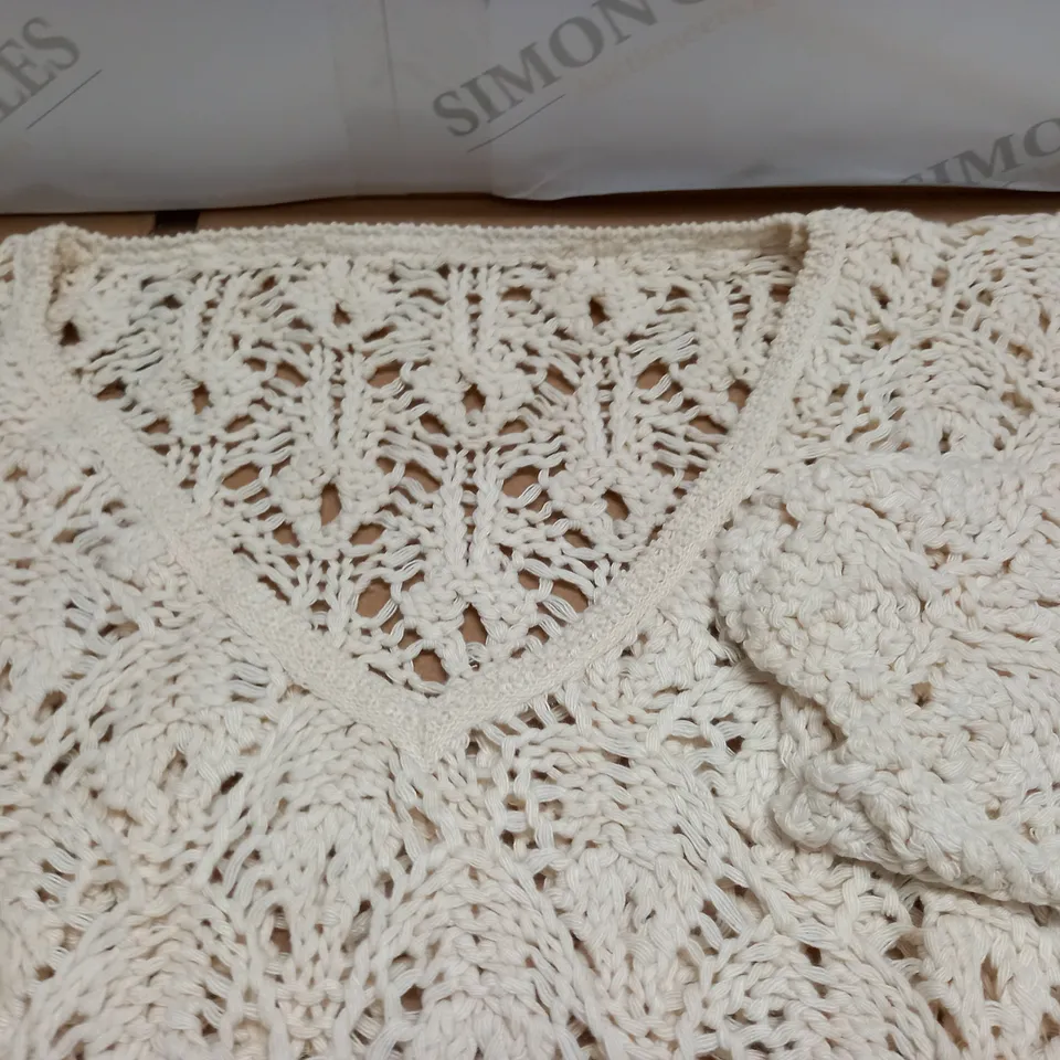 LOT OF APPROXIMATELY 20 CREAM V-NECK JUMPERS - SIZE 2
