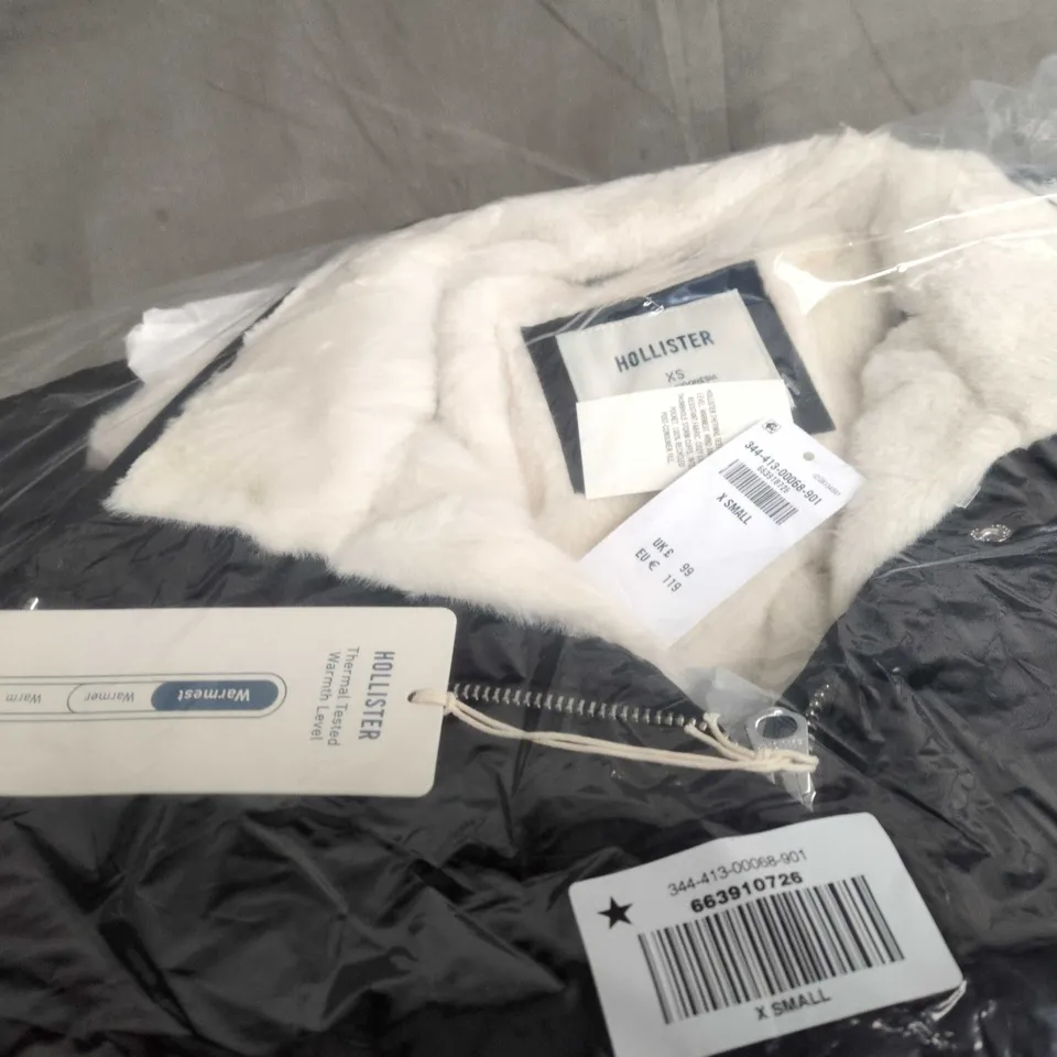 BAGGED HOLLISTER FLEECE LOINED COAT - SIZE XS