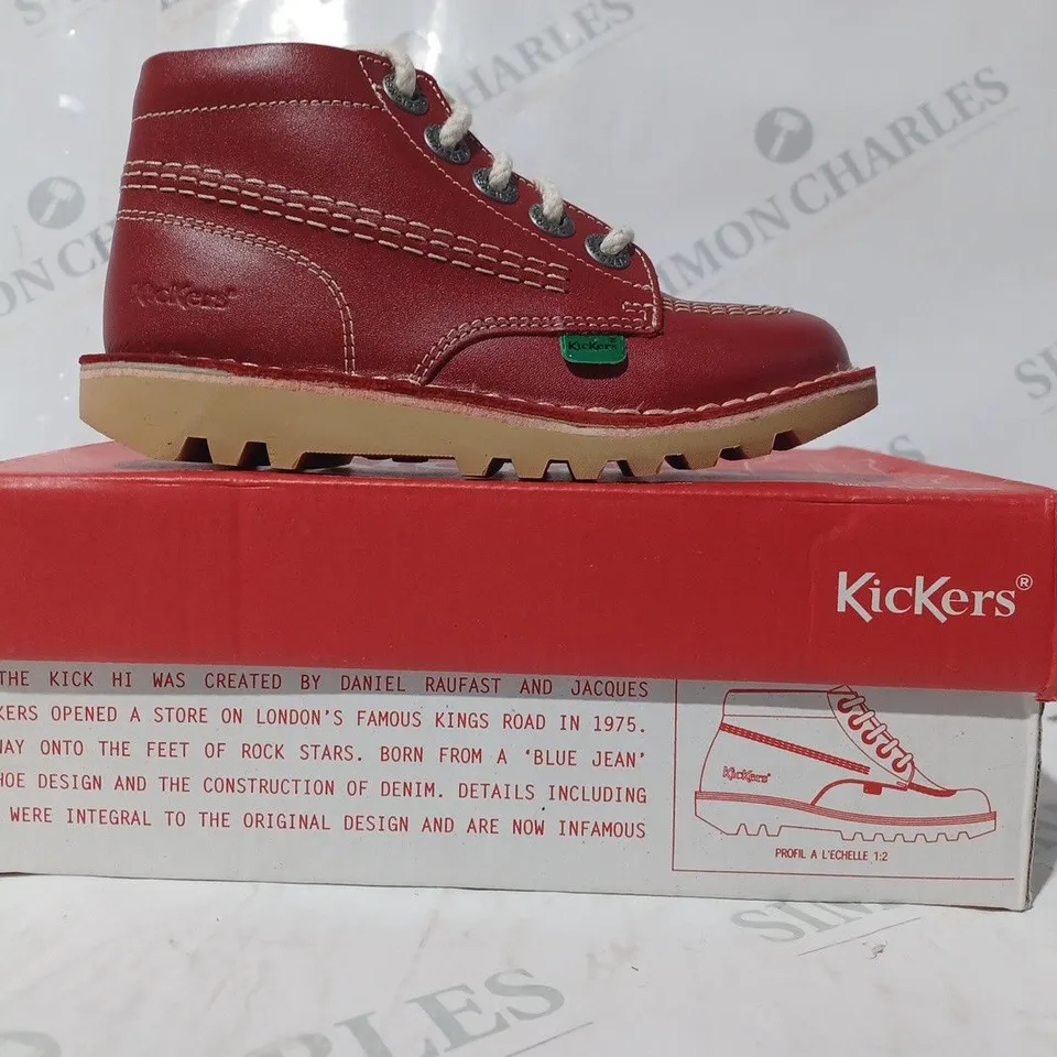 BOXED PAIR OF KICKERS KIDS SHOES IN RED SIZE 29