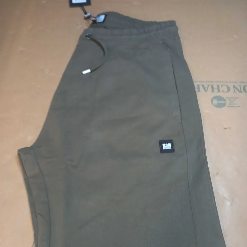 WEEKEND OFFENDER KHAKI SHORTS SIZE L