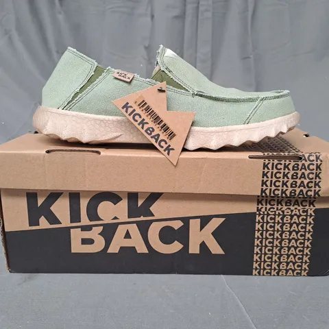 BOXED PAIR OF KICKBACK COUCH MID SLIP-ON SHOES IN GREEN UK SIZE 8