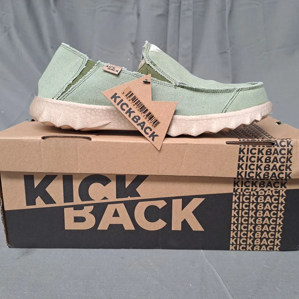 BOXED PAIR OF KICKBACK COUCH MID SLIP-ON SHOES IN GREEN UK SIZE 8
