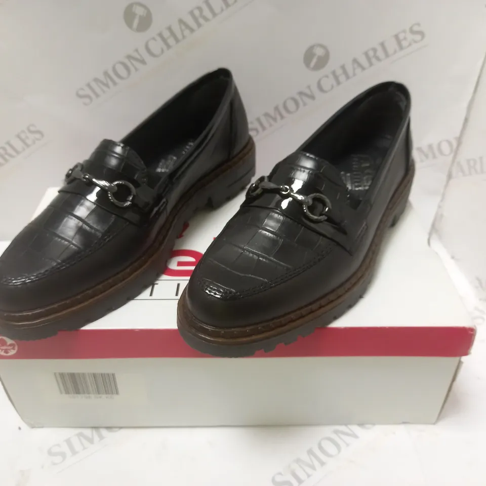 RIEKER BLACK LOFER SHOE - SIZE 6