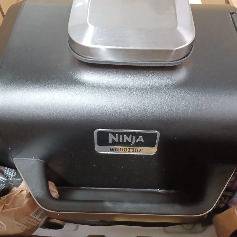 BOXED NINJA WOODFIRE ELECTRIC BBQ GRILL & SMOKER OG701UKQ