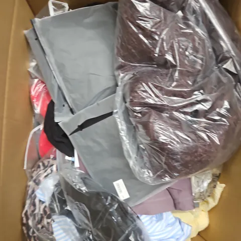 APPROXIMATELY 20 ASSORTED CLOTHING ITEMS IN VARIOUS SIZES, STYLES AND COLOURS
