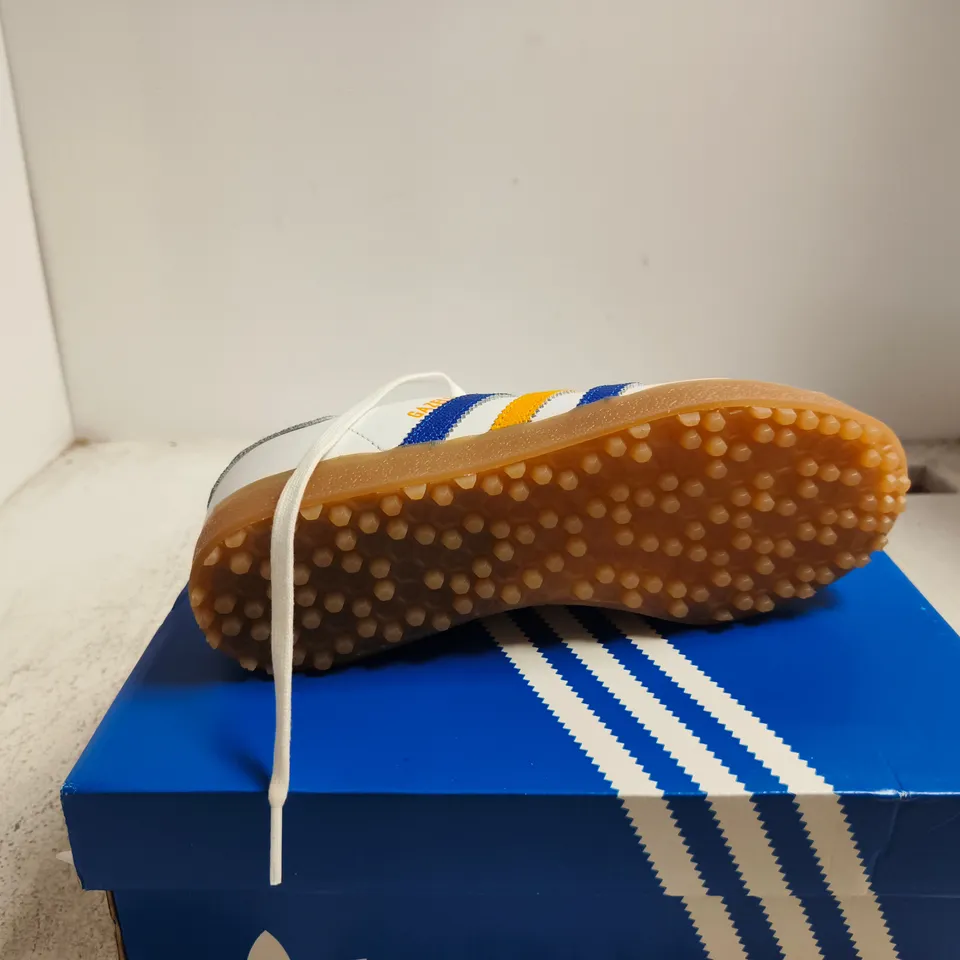 ADIDAS GAZELLE GOLF SNEAKERS – WHITE WITH BLUE & ORANGE STRIPES, UK 5