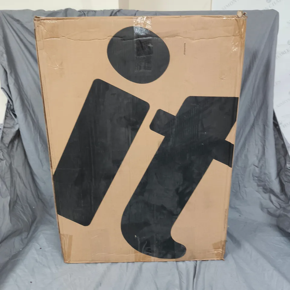 IT LUGGAGE CONVERTIBLE BLACK XXL SUITCASE