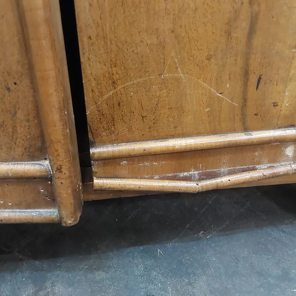 ANTIQUE MID-20TH CENTURY STYLE CABINET 