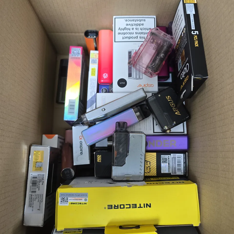 APPROXIMATELY 15 ASSORTED E-CIG PRODUCTS AND ACCESSORIES TO INCLUDE ELFBAR, ASPIRE, GEEKVAPE ETC 