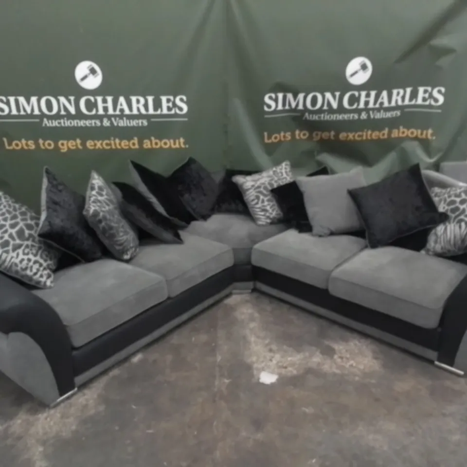 DESIGNER GREY AND BLACK FABRIC LARGE CORNER SOFA WITH SCATTER BACK CUSHIONS 