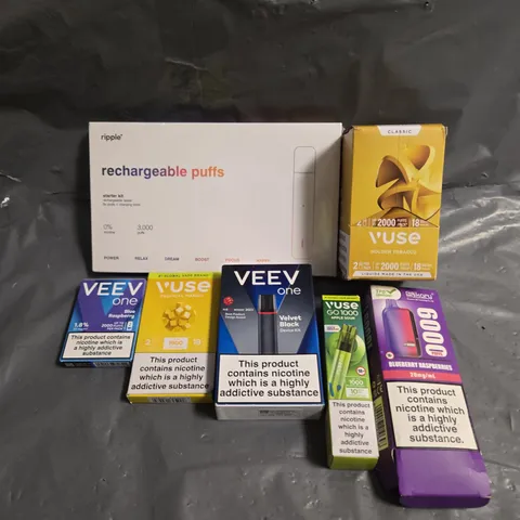 APPROXIMATELY 20 ASSORTED E-CIGARETTE & VAPING ITEMS IN VARIOUS BRANDS 