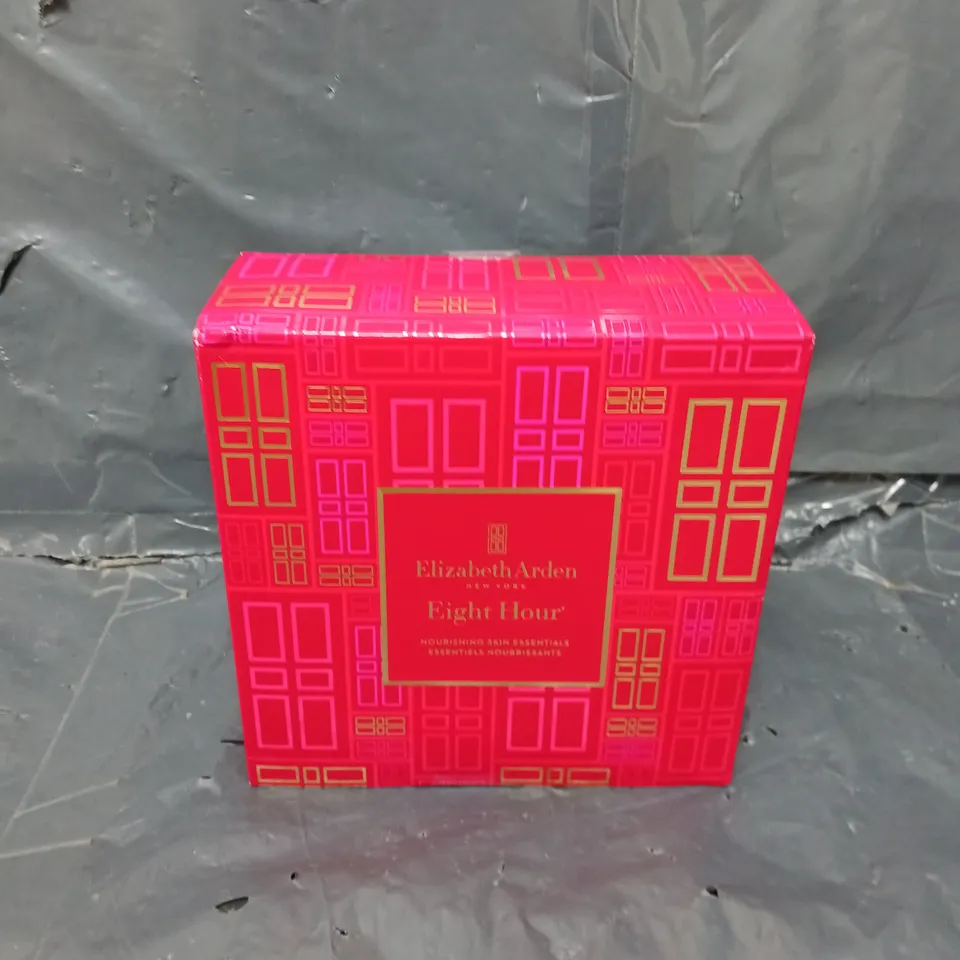 BOXED ELIZABETH ARDEN WEIGHT HOUR ESSENTIAL KIT 