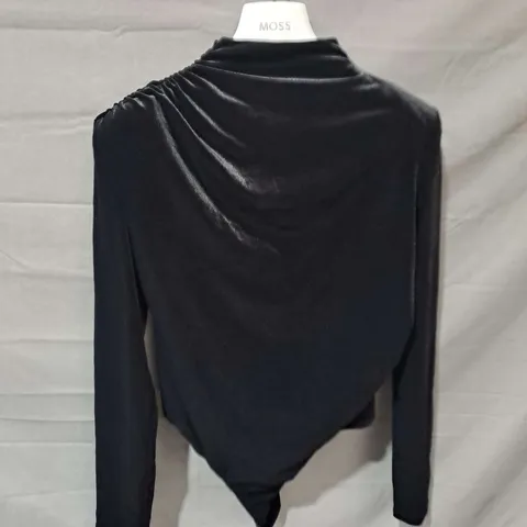 KAREN MILLEN SHOULDER PAD STRETCH VELVET BODYSUIT IN BLAK SIZE L