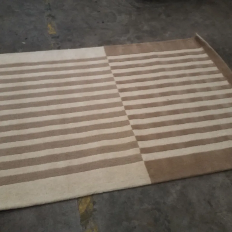 QUALITY DESIGNER AREA RUG APPROXIMATELY 150×230CM