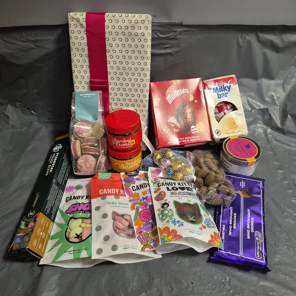 APPROXIMATELY 15 ASSORTED FOOD AND DRINK PRODUCTS TO INCLUDE - CANDY KITTENS - LILY O'BRIENS CHOCOLATE ASSORTMENT - SAMBAL BAWANG SHALLOT CHILLI SAUCE - ETC