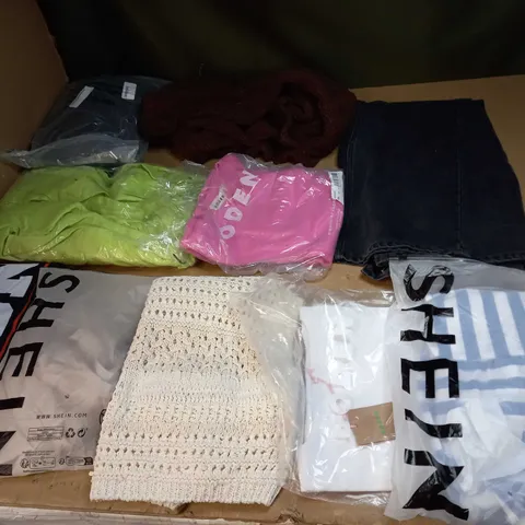 LOT OF A SIGNIFICANT QUANTITY OF ASSORTED CLOTHING AND ACCESSORIES TO INCLUDE; T-SHIRTS, JUMPERS ETC