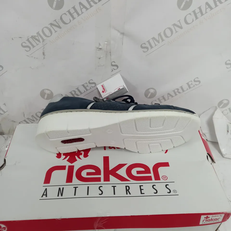 BOXED RIEKER SIZE 6 NAVY WEDGE TRAINER 