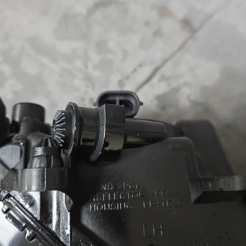 LENS REFLECTOR HOUSING L/H 