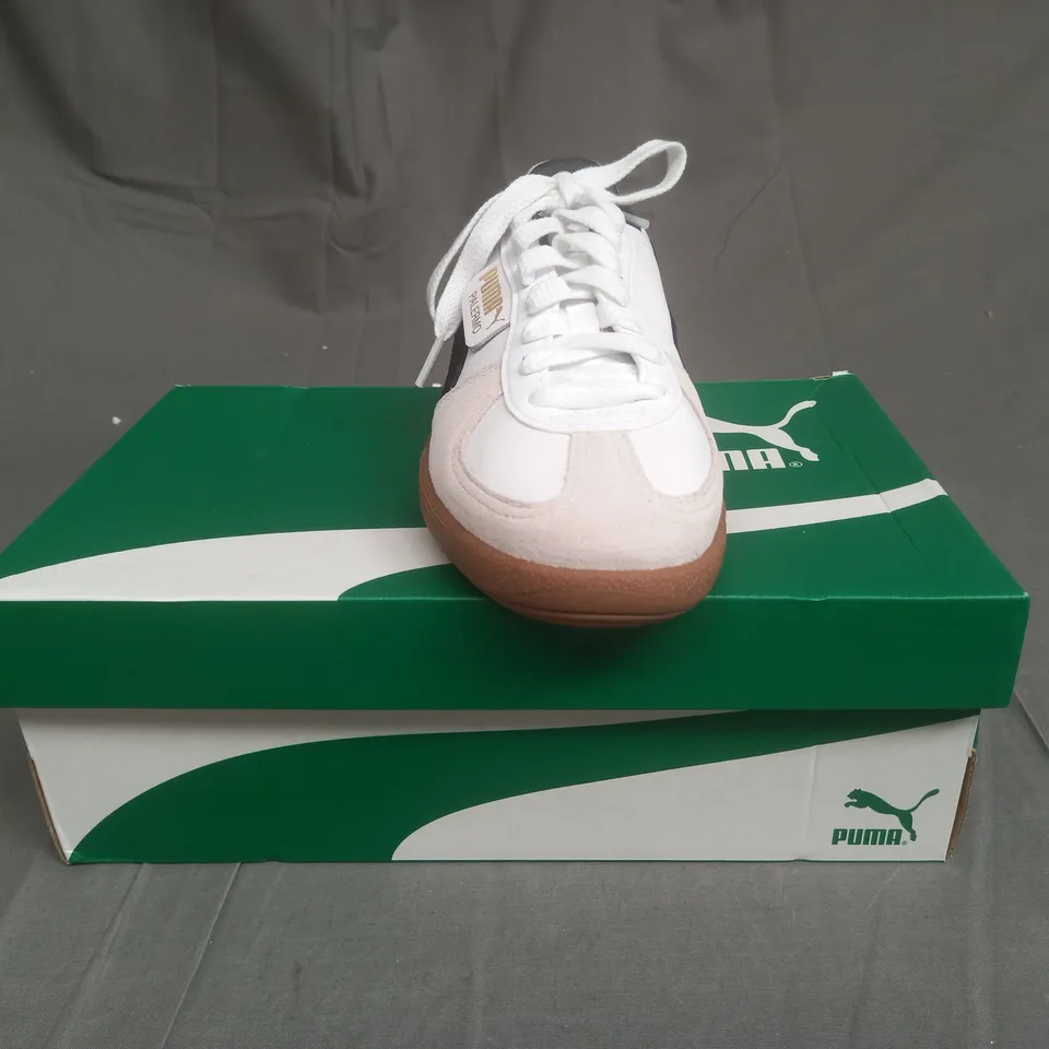 BOXED PAIR OF PUMA PALERMO TRAINERS IN WHITE/BLACK/STONE SIZE UK 7