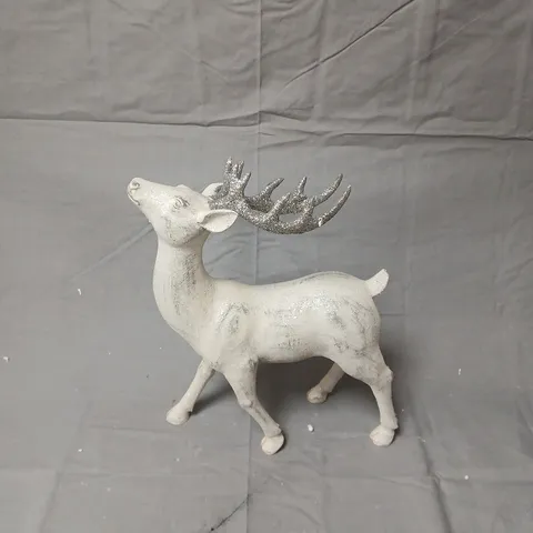 THE OTTERS BROOK COLLECTION WHITE DEER FIGURINE WITH GLITTER ANTLERS – DECORATIVE SCULPTURE