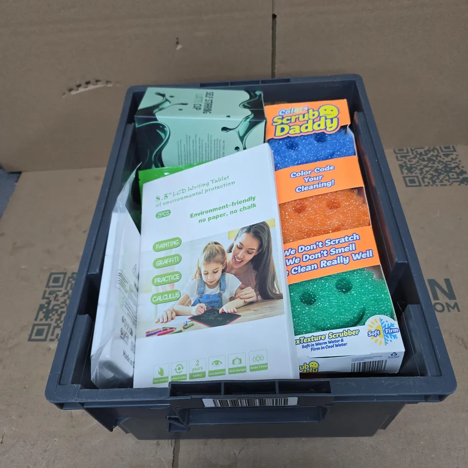 TOTE OF APPROXIMATELY 15 ASSORTED HOUSEHOLD ITEMS TO INCLUDE SCRUB DADDY, FLOSS PICKS, MATCHA FUEL LATTE CUP, LCD WRITING TABLET, EAR PLUGS ETC