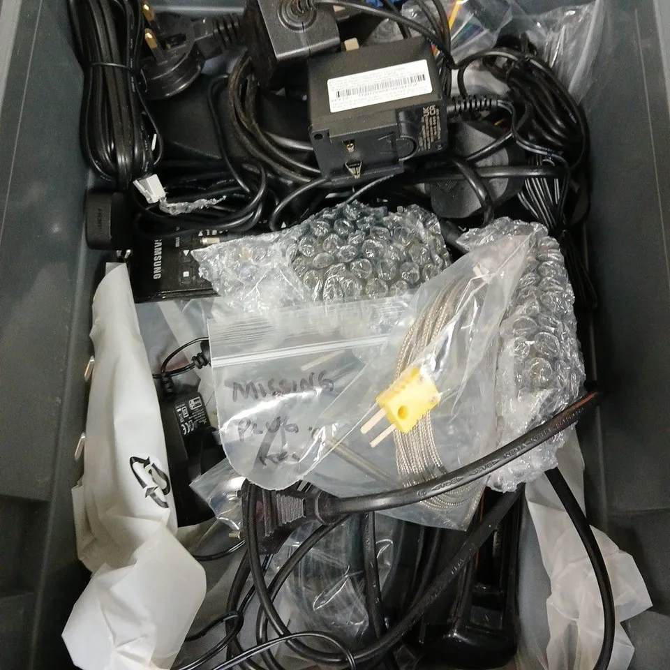 APPROXIMATELY 10 ASSORTED ELECTRICAL PRODUCTS & ACCESSORIES TO INCLUDE REMOTES, CABLES, BT HYBRID CONNECT, ETC
