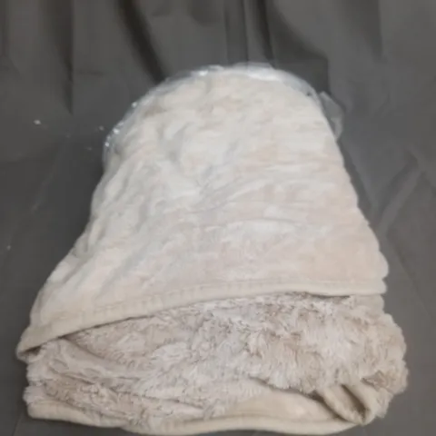 BOXED COZEE HOME VELVET SOFT HEAT THROW IN DARK TAUPE