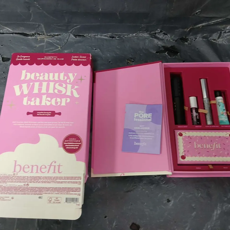 BOXED BEAUTY WHISK TAKER FULL FACE GIFT SET