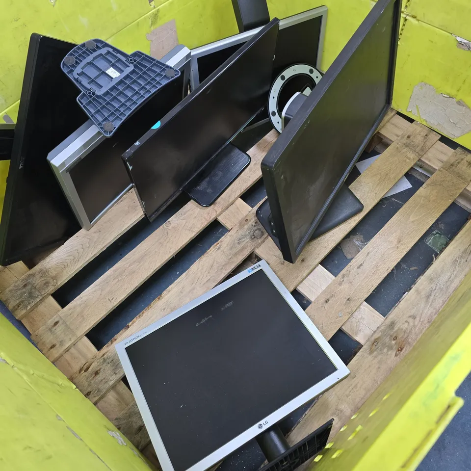 APPROXIMATELY 6 ASSORTED MONITORS
