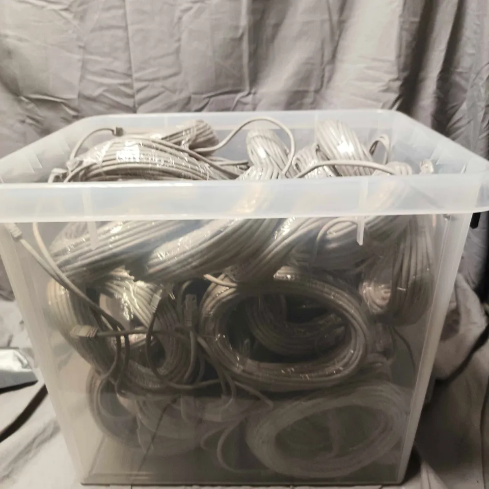 APPROXIMATELY 20 DATA CABLES - LENGTH UNSPECIFIED - COLLECTION ONLY  