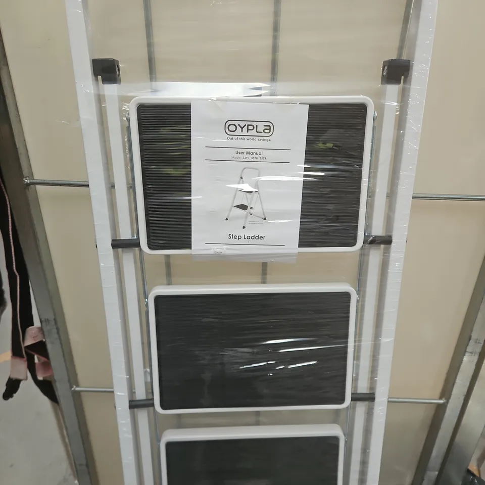 OYPLA STEP LADDER IN WHITE